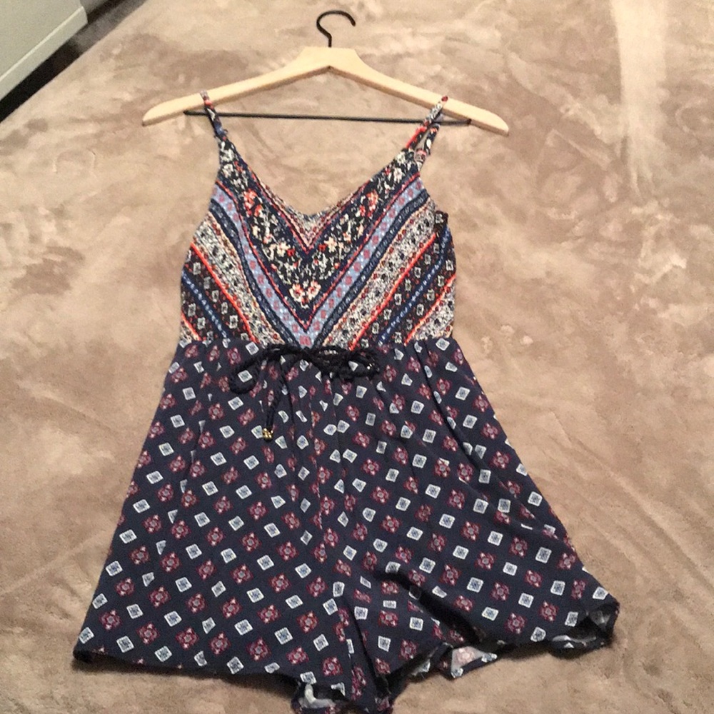 Xhilaration V-neck romper; like new; size SMALL